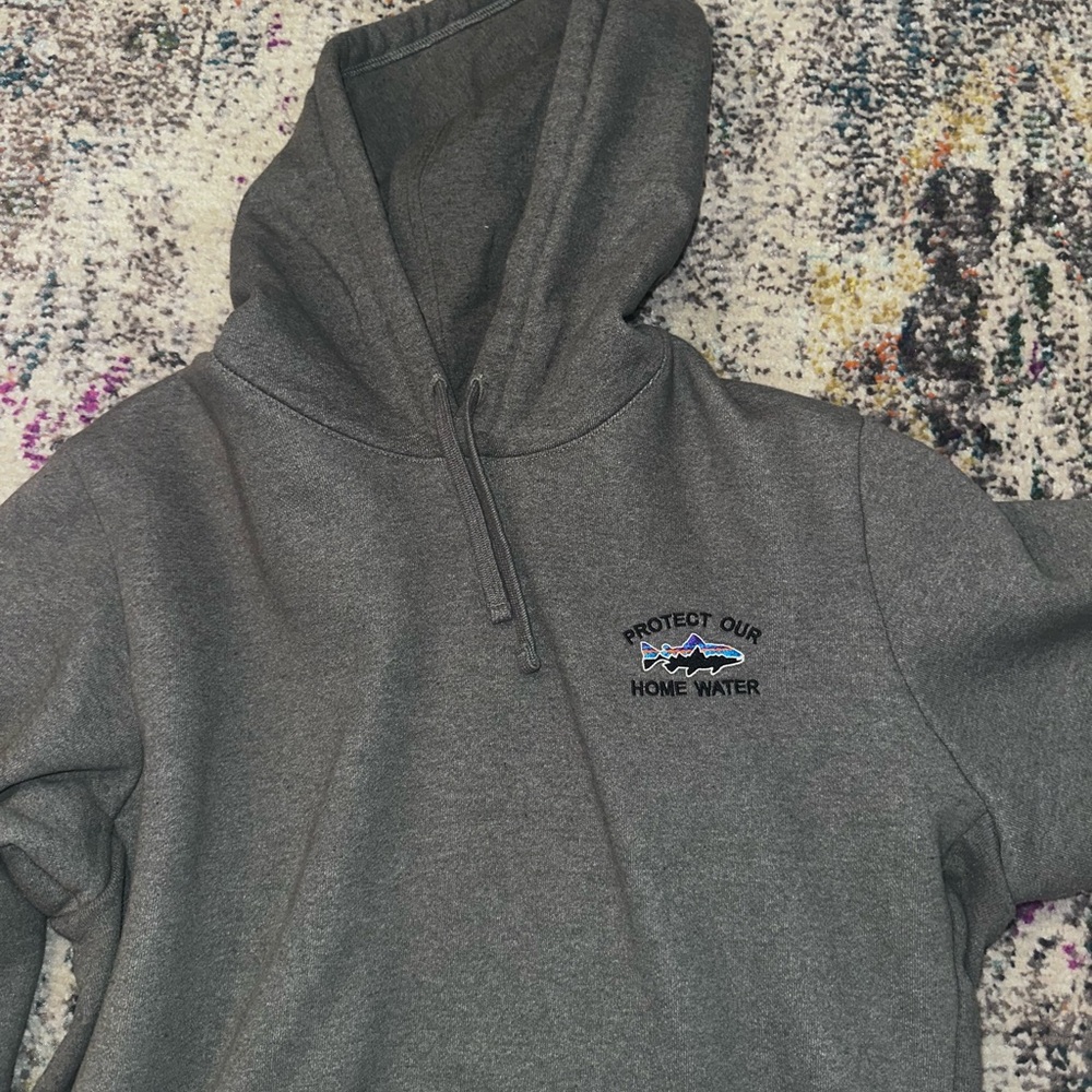 Patagonia sweatshirt! 🐟🎣